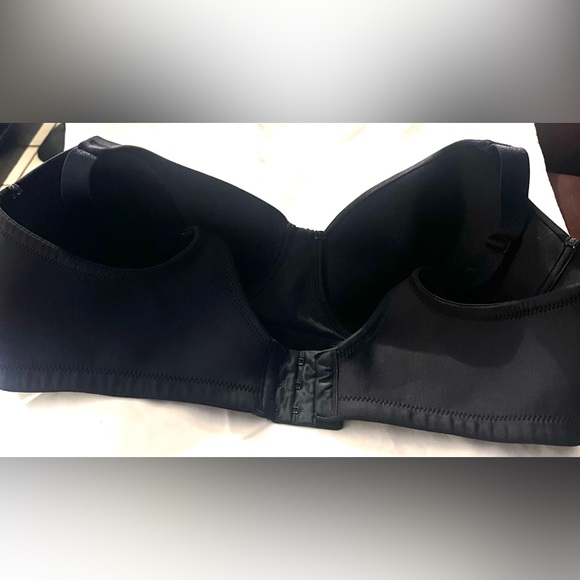 Vanity Fair Full Figure- Back Smoothing Wireless Black Bra (size 40C) - Picture 7 of 9